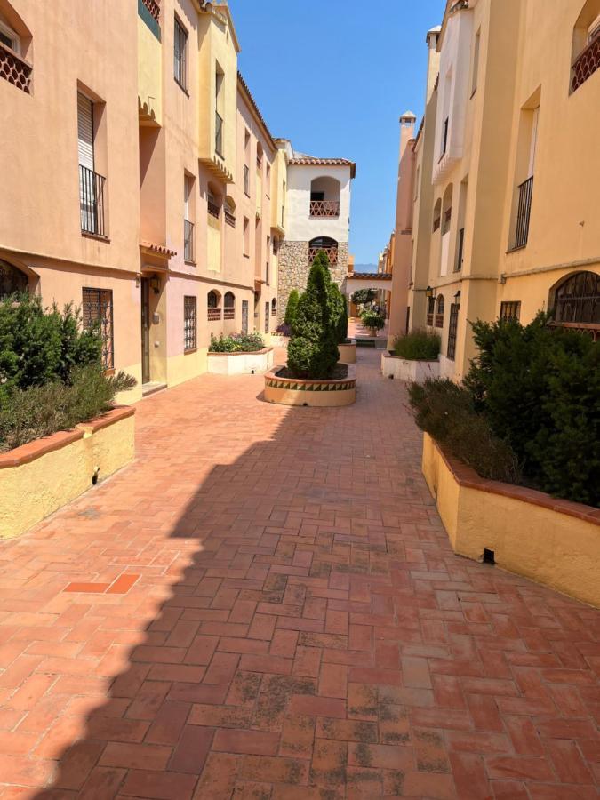 Appartement 1 Chambre Climatise Avec 3 Piscines A 200 M De La Plage Empuriabrava Kültér fotó