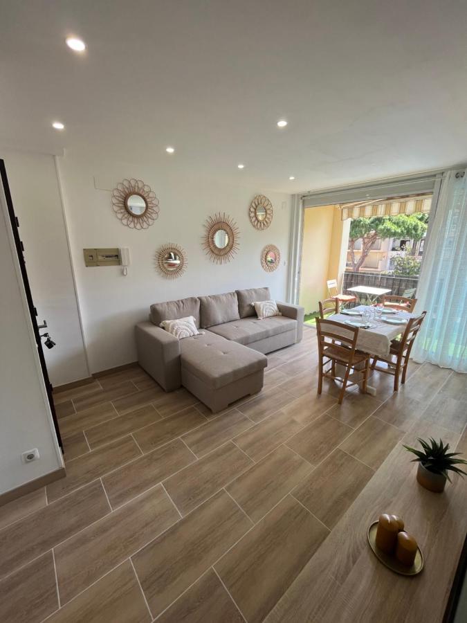 Appartement 1 Chambre Climatise Avec 3 Piscines A 200 M De La Plage Empuriabrava Kültér fotó